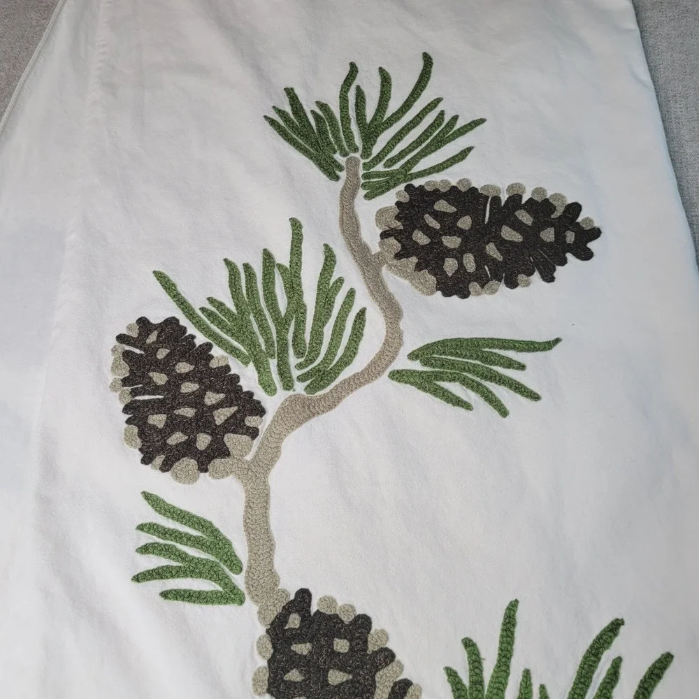 Pottery Barn 2009 Embroidered Pinecone Table Runner Winter Holiday 18x90 RARE